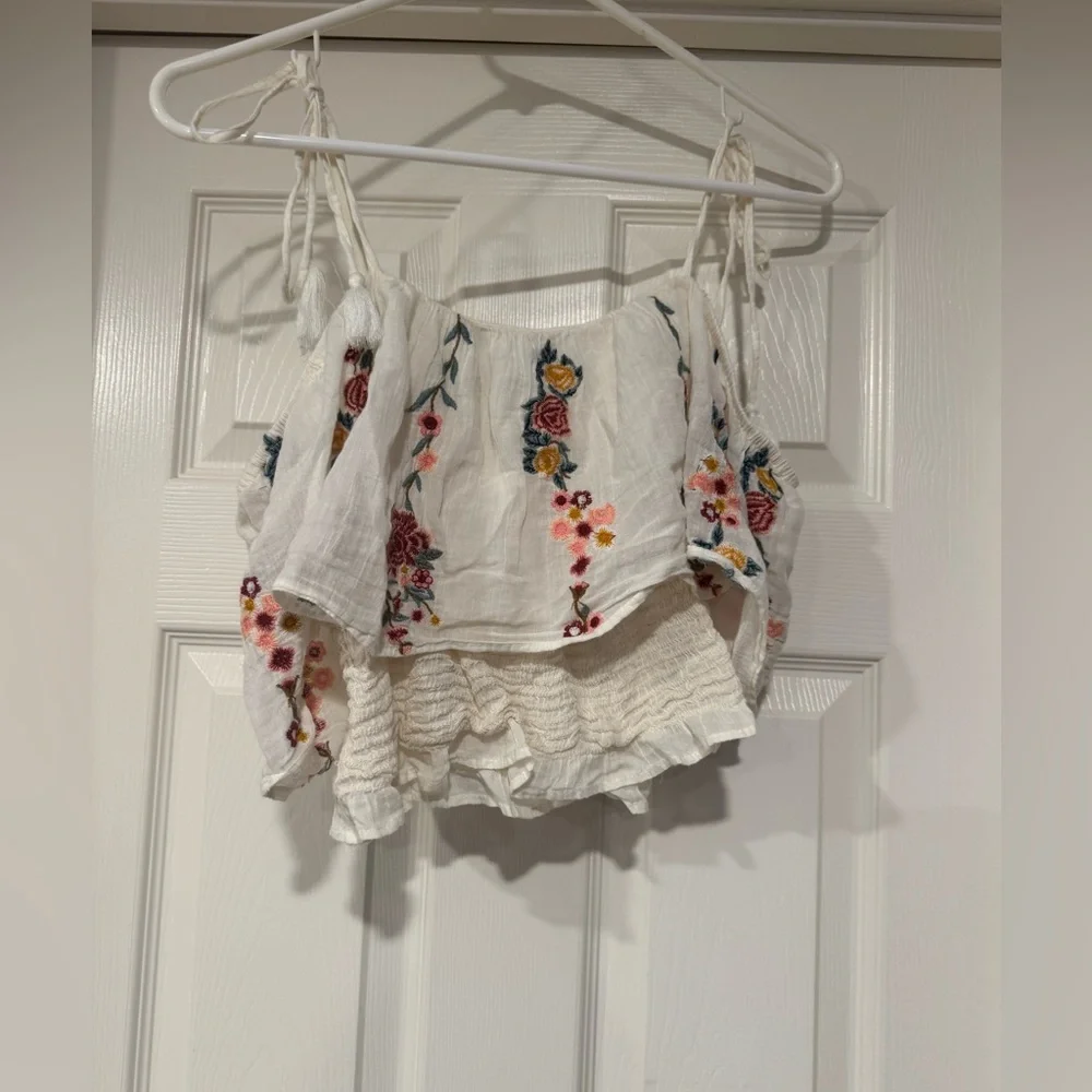 Sold-American Eagle off the shoulder tie Floral Embroidered Off-Shoulder Top - Picture 3 of 5